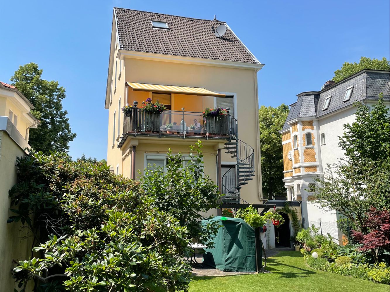 Sanierung des Bestands, Errichtung eines Anbaus