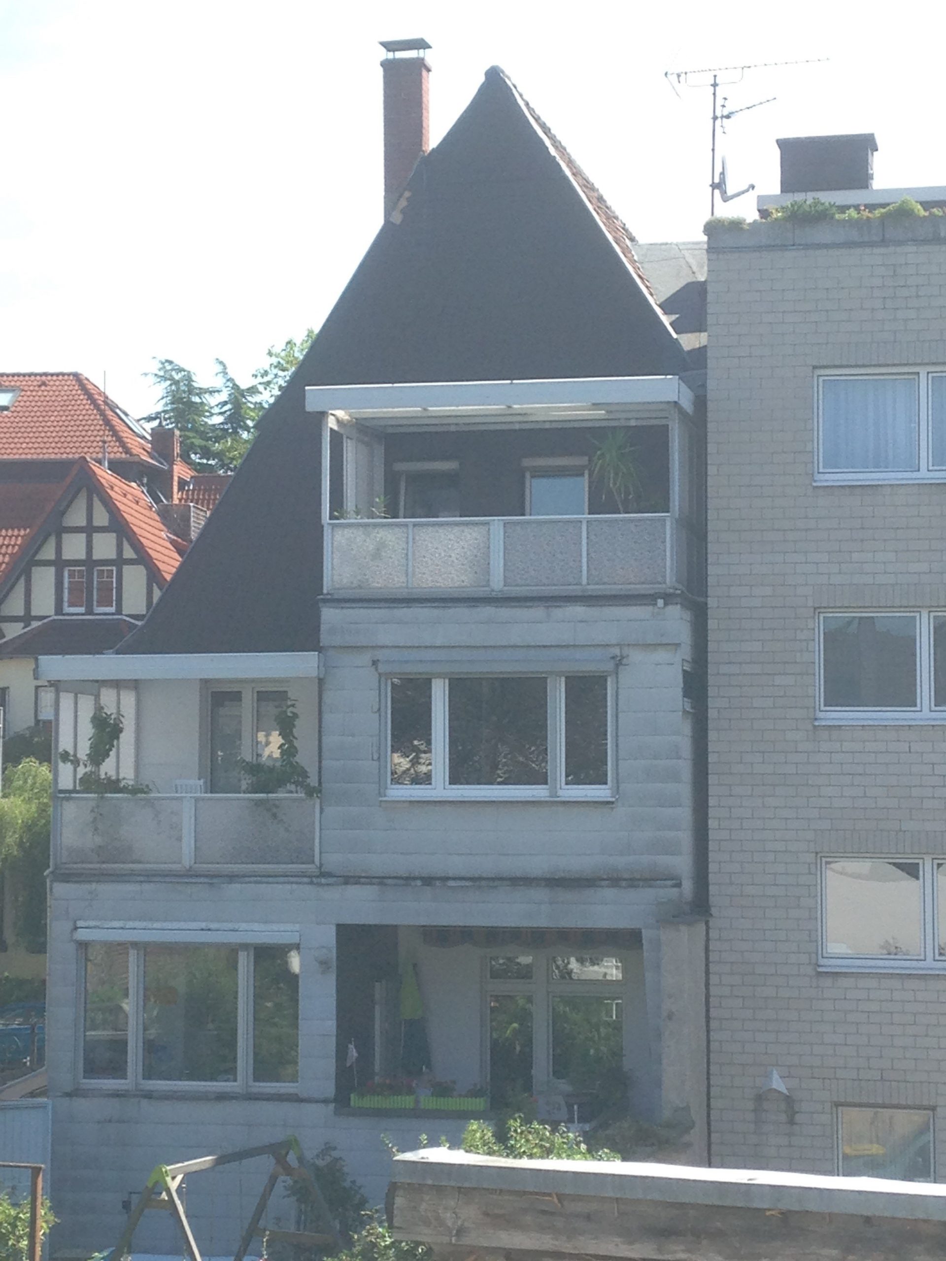 Umbau eines Gründerzeithauses und Errichtung einer Garage
